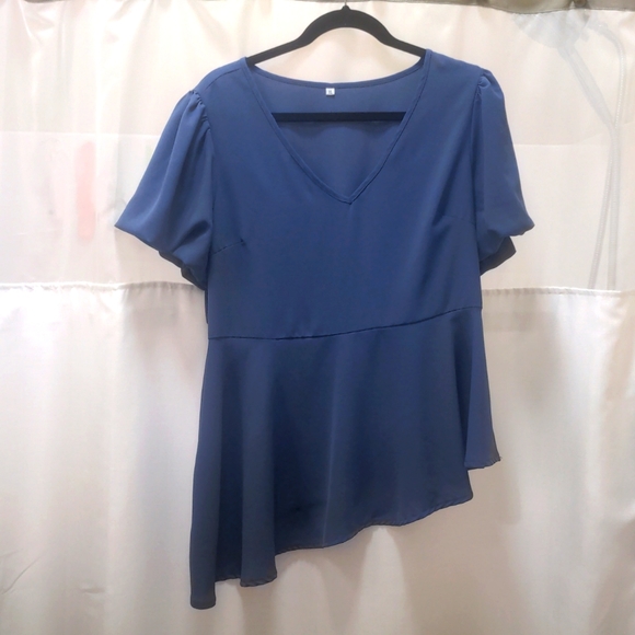 V-Neck Blouse with Puff Sleeves & Asymmetrical Hemline Size XL - Picture 15 of 17